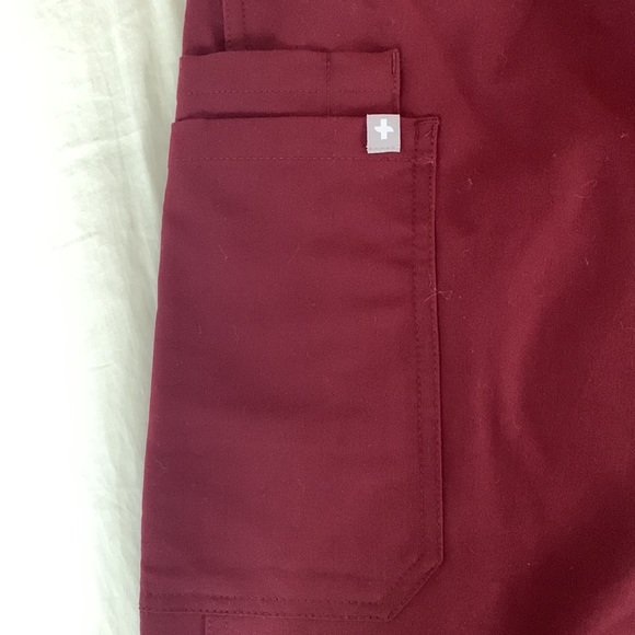 FIGS BURGANDY SCRUB PANTS- PETITE SMALL - Picture 4 of 6
